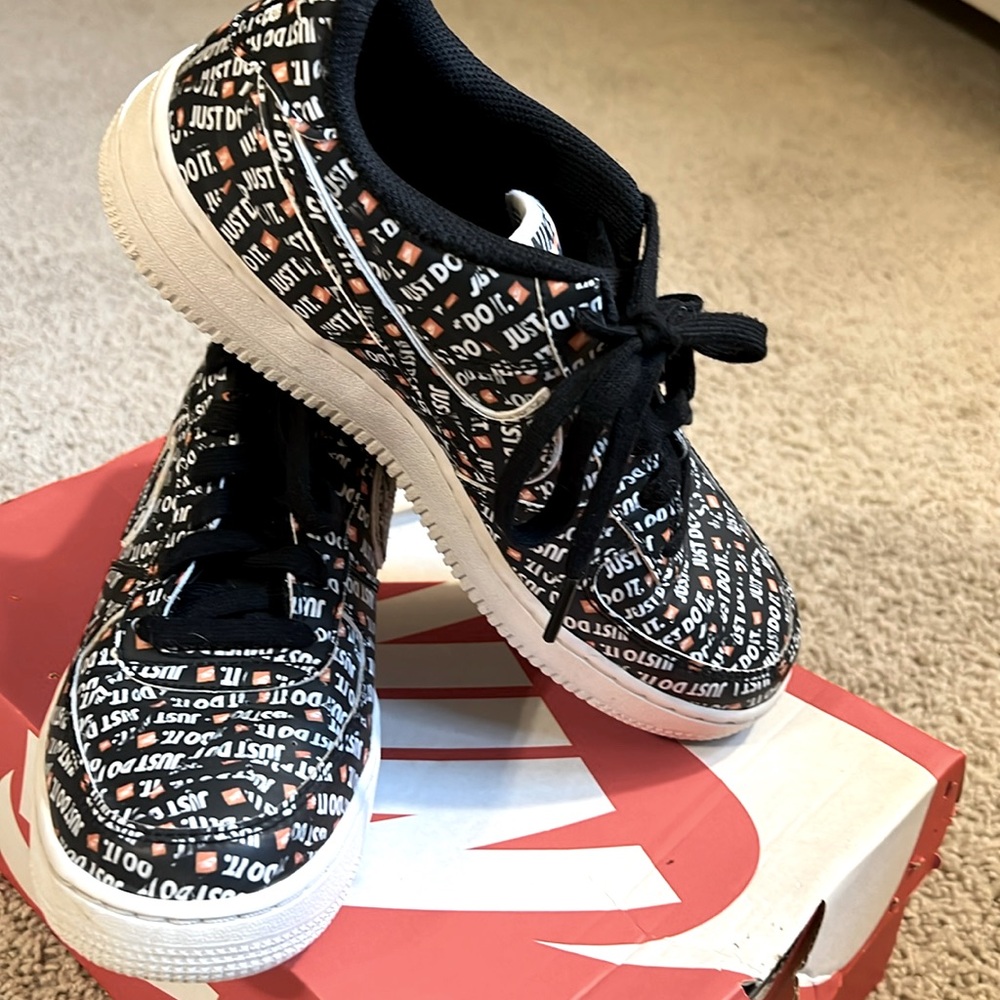 Nike Air Force Tennis Shoes
